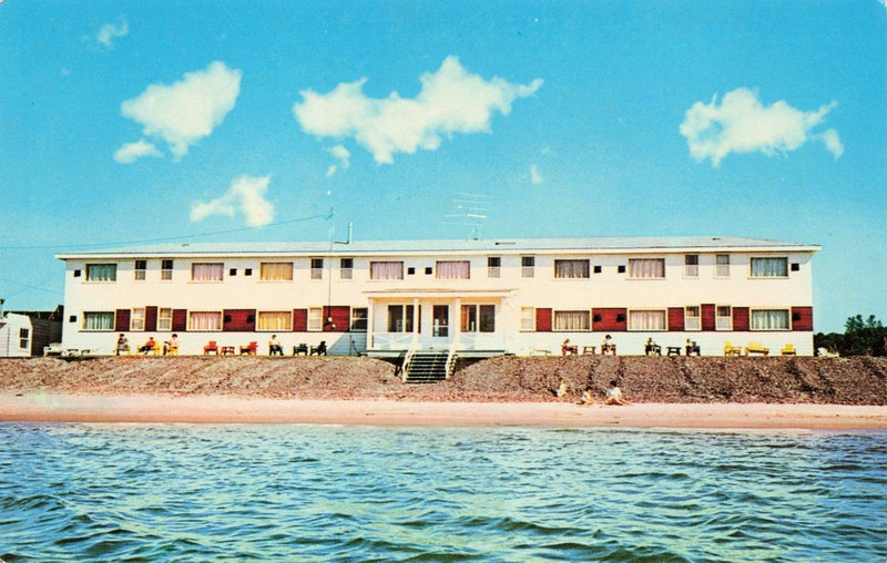 Eagle River Inn (New Swank Motel) - Vintage Postcard